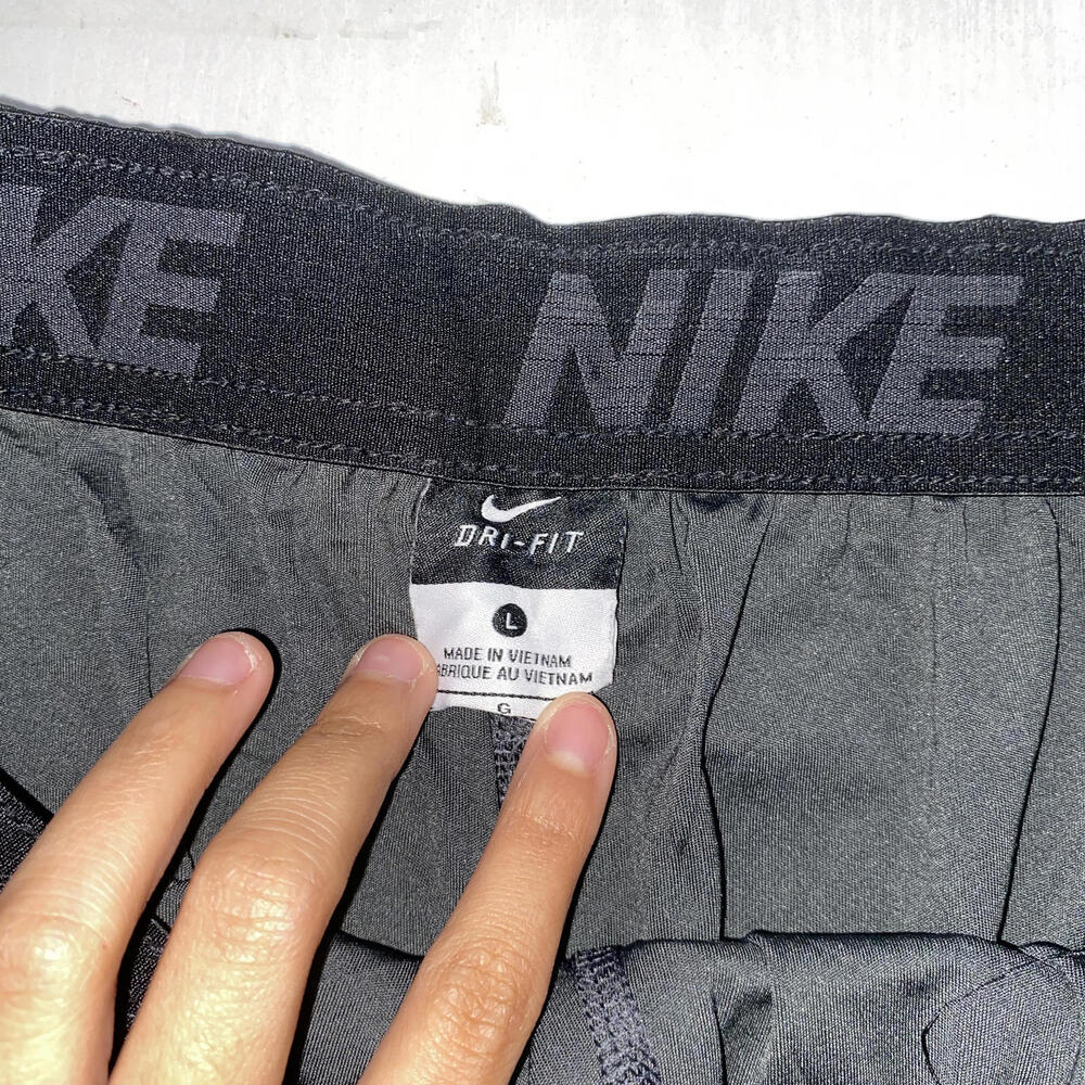 Nike L Men Vintage Black Basketball Shorts Minimal Swoosh Y2K Streetwear - Picture 3 of 3